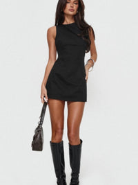 Dress Sleek Black Sleeveless Mini Dress Color: Black Size: 2