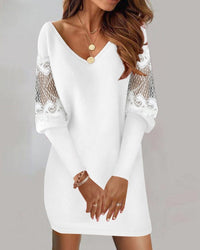 Lyla – Elegant Straight-Cut Dress with Lace Sleeves