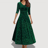 Lola – Elegant Velvet Dress