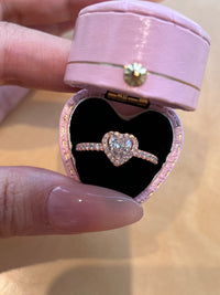 Sparkling Heart Ring collection