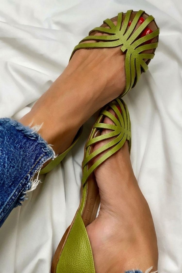 Cecilia – Round-Toe Cut-Out Sandals