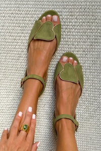 Minnie – Pink Heart Detail Open-Toe Ankle Strap Sandals