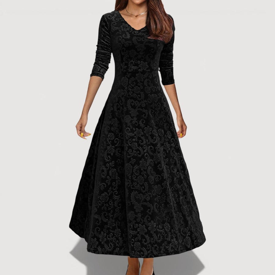 Lola – Elegant Velvet Dress