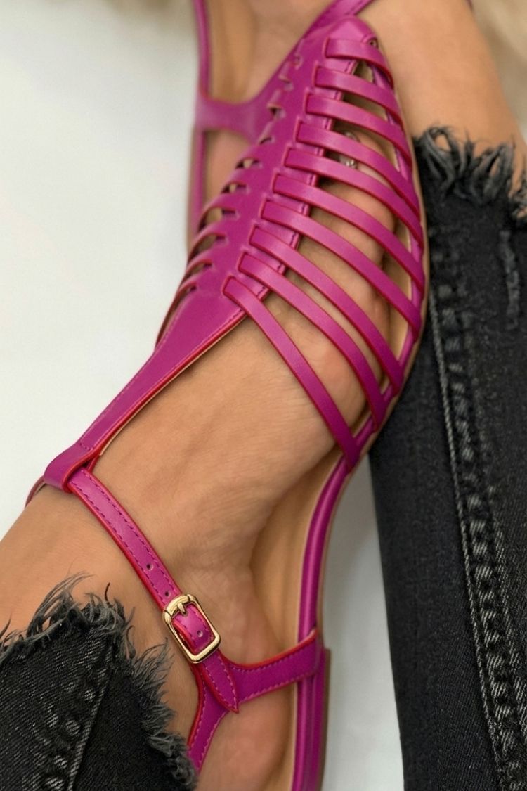 Tabitha – Pointed-Toe T-Bar Cut-Out Sandals