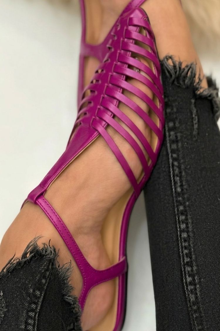Tabitha – Pointed-Toe T-Bar Cut-Out Sandals