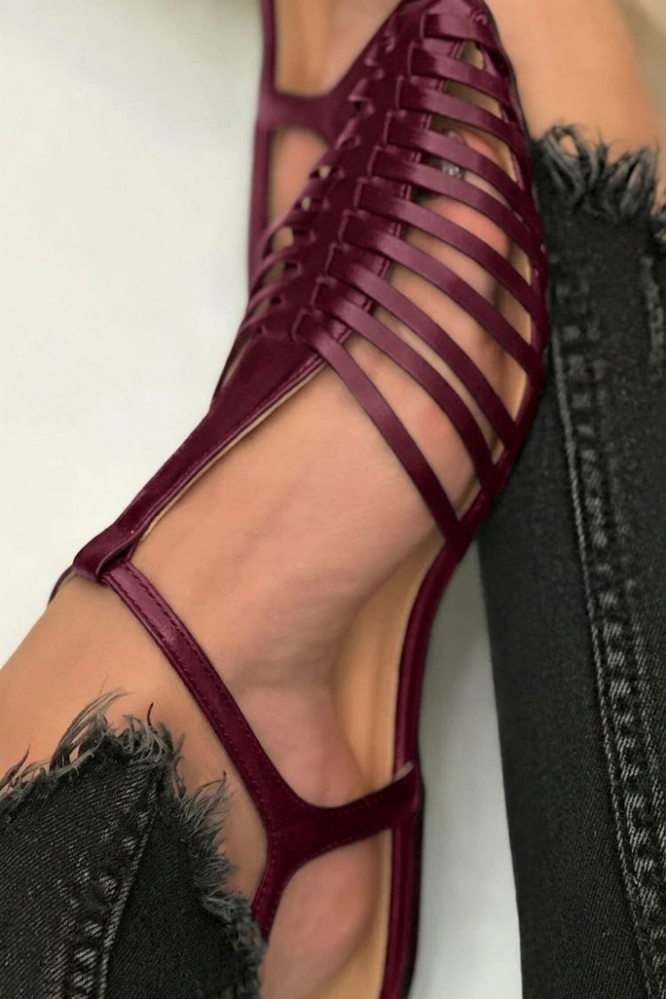 Tabitha – Pointed-Toe T-Bar Cut-Out Sandals