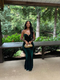 Elegant Mermaid Sweetheart Green Velvet Black Girl Long Prom Dress