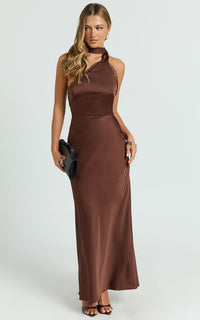 Keryn Maxi Dress Open Back Shoulder Detailing Dress In Chocolate