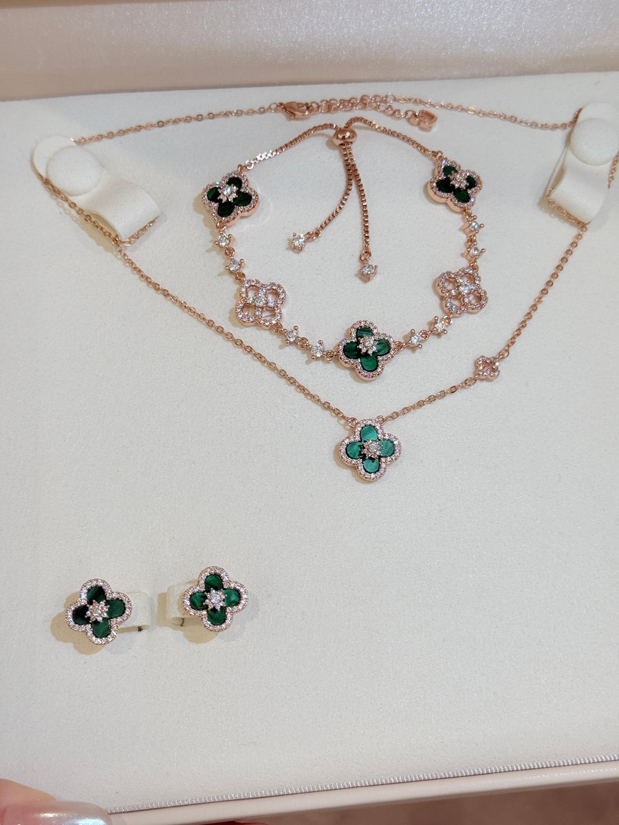 Sakura Cleef Set
