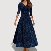 Lola – Elegant Velvet Dress