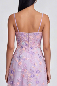 Flieder Blüten Applikiertes Spaghettiträger A-Linie Midi Kleid mit Schlitz