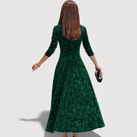 Lola – Elegant Velvet Dress
