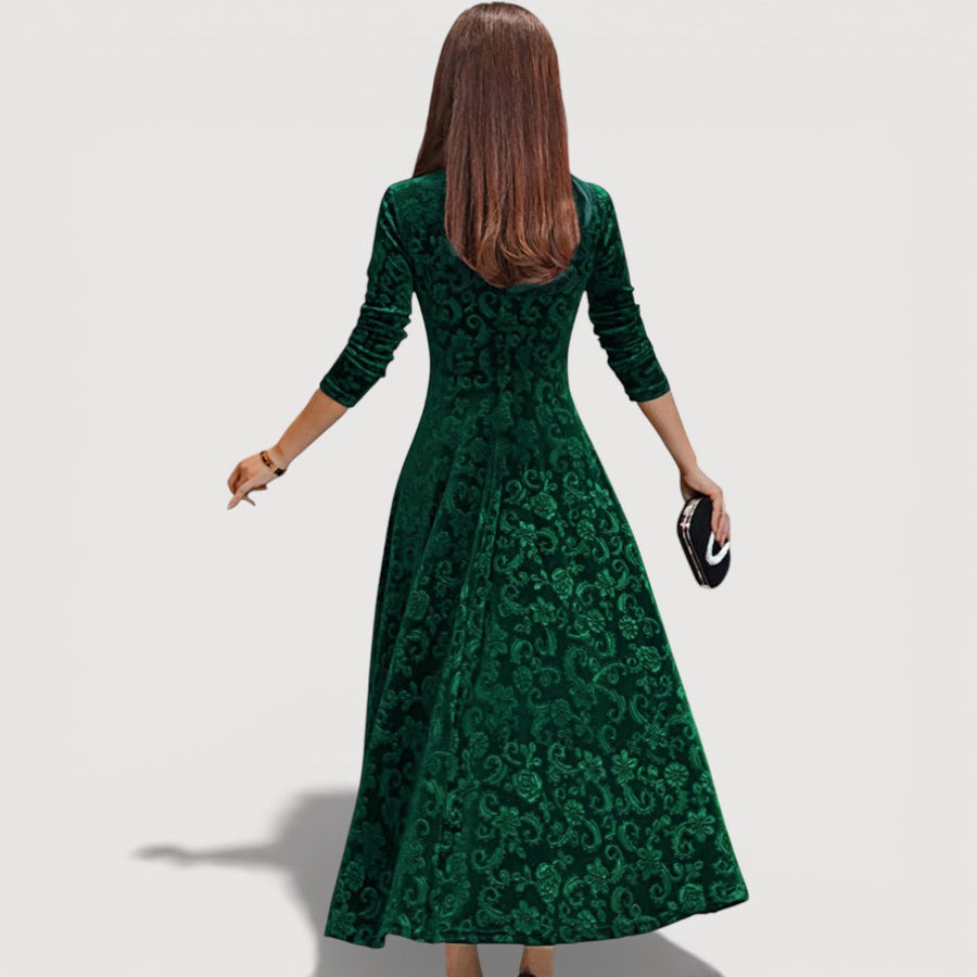 Lola – Elegant Velvet Dress