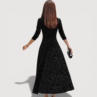 Lola – Elegant Velvet Dress