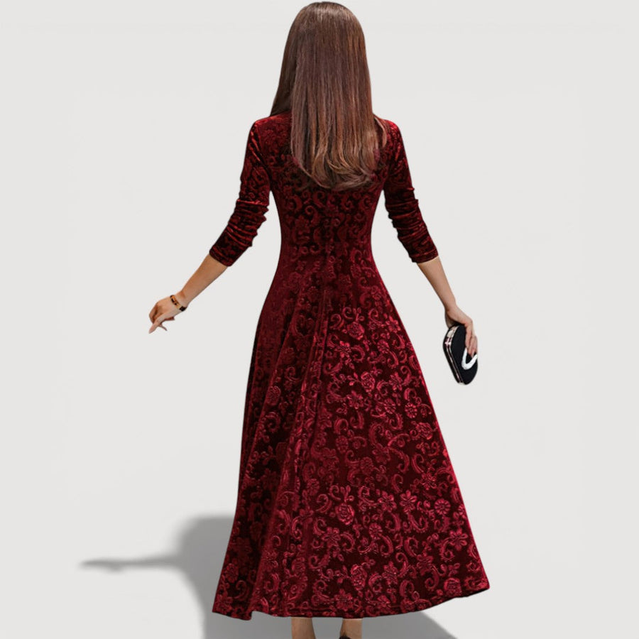 Lola – Elegant Velvet Dress