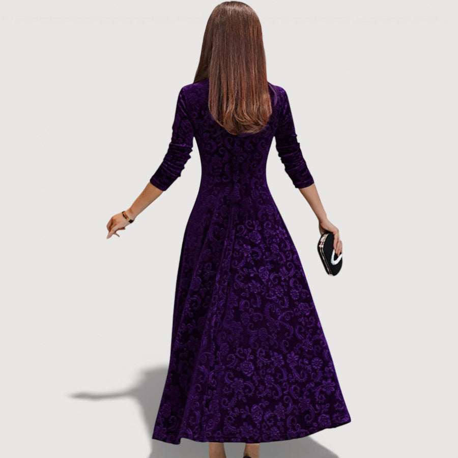 Lola – Elegant Velvet Dress
