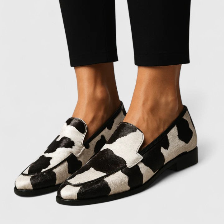 Quinzee | Cushioned Elegance Loafers Black and White