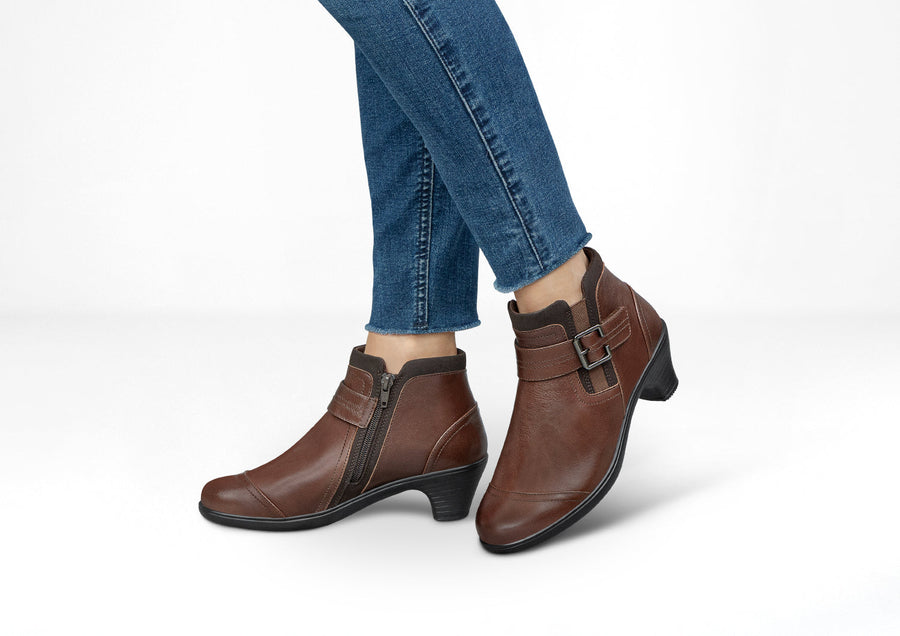 Sybil – Natural Warmth in Elegant Brown