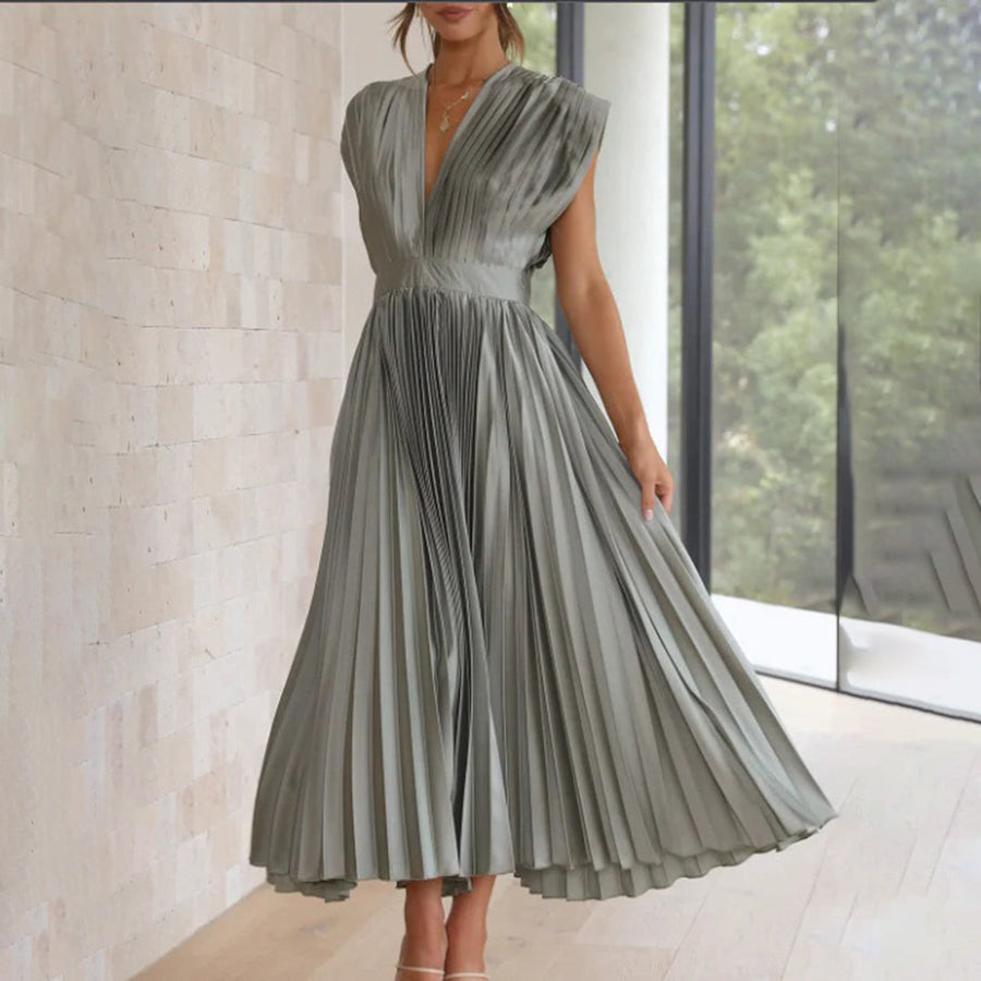 Evie - Timeless Pleated Midi Dress
