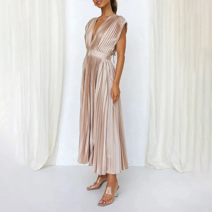 Evie - Timeless Pleated Midi Dress