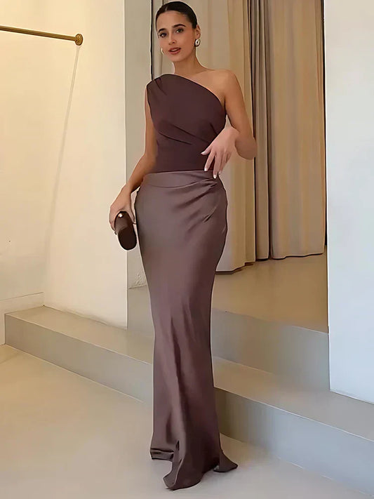 Charlotte - Maxi Dress with a Guilt in Satin – Brown