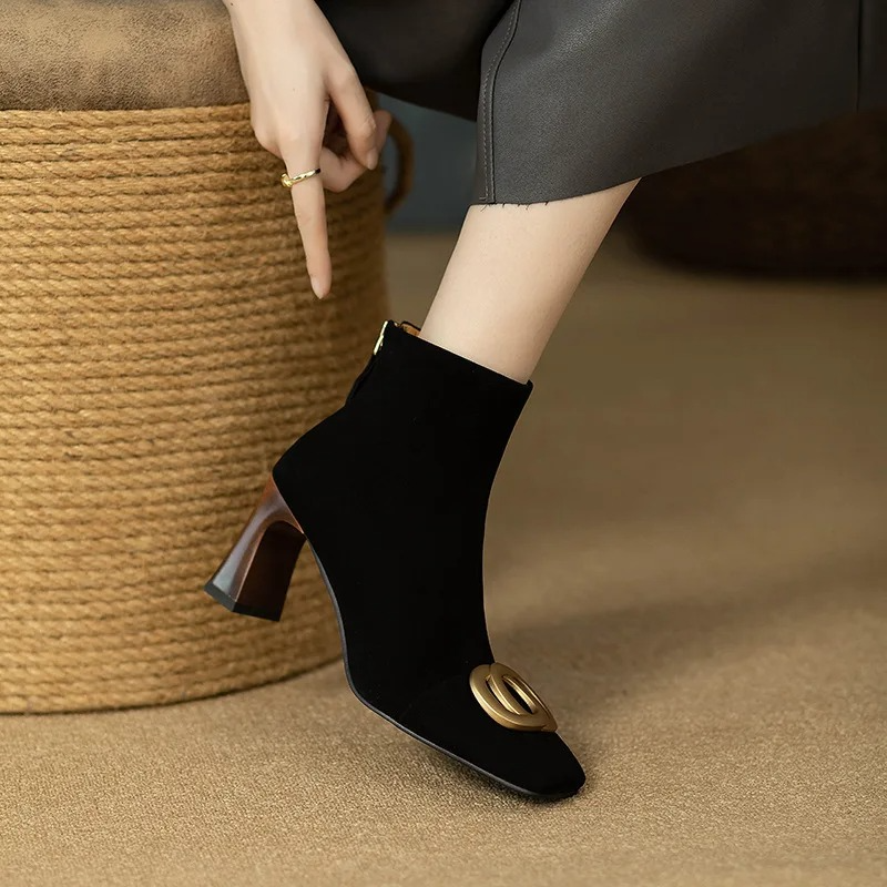 Evie - Elegant Velvet Boots