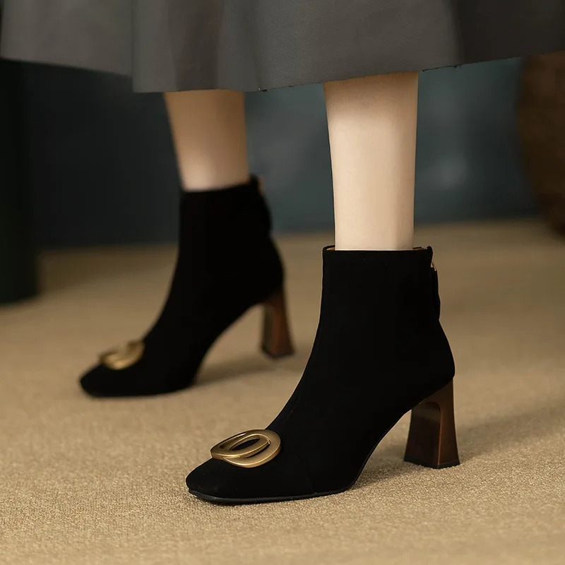 Evie - Elegant Velvet Boots