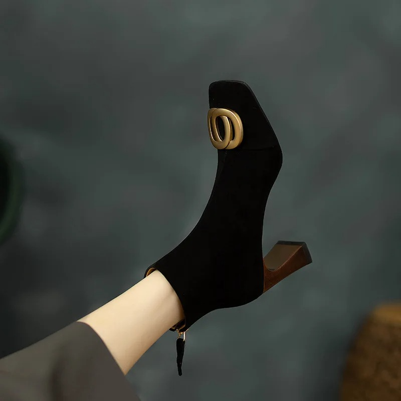 Evie - Elegant Velvet Boots