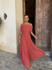Eveline – Elegant Off-Shoulder Chiffon Maxi Dress