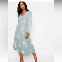 Boohoo Dress Midi Dress Color: Green Size: 4