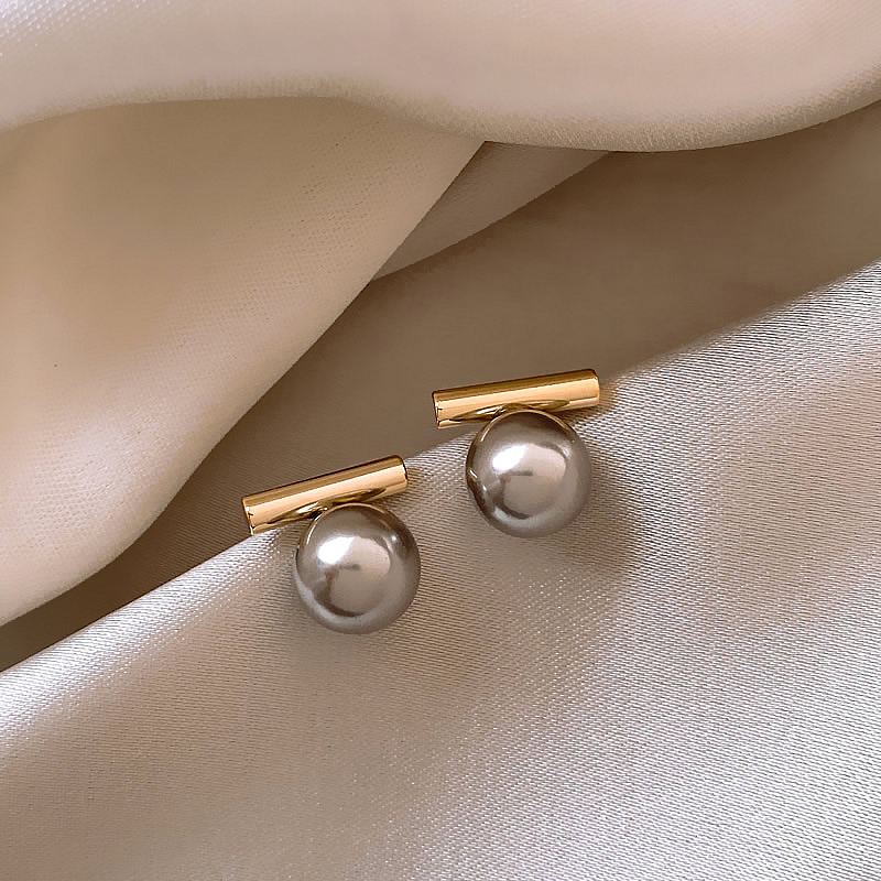 Eulalie – Dark Pearl Stud Earrings