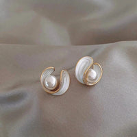 Delara – Classic Gold Pearl Stud Earrings