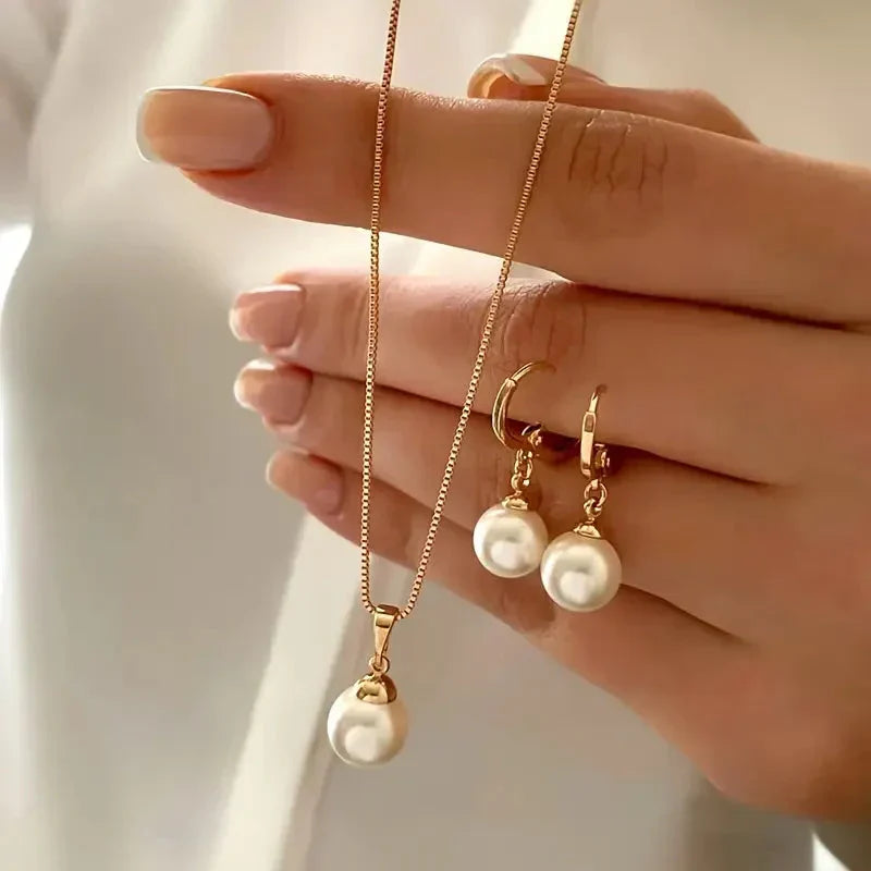 Elowen – Elegant Pearl Necklace & Earrings Set