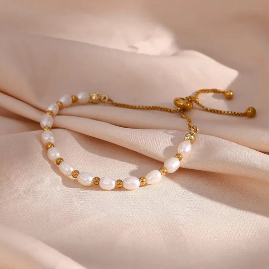 Maelle – Elegant Pearl & Gold Bracelet