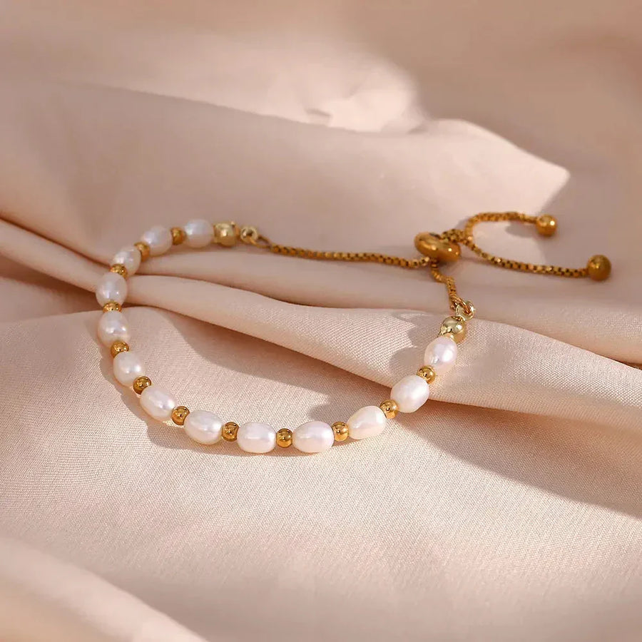Maelle – Elegant Pearl & Gold Bracelet