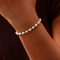 Maelle – Elegant Pearl & Gold Bracelet