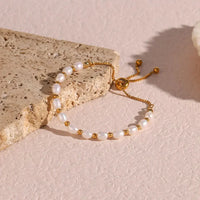 Maelle – Elegant Pearl & Gold Bracelet