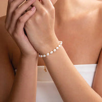 Maelle – Elegant Pearl & Gold Bracelet
