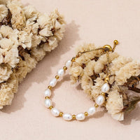 Maelle – Elegant Pearl & Gold Bracelet