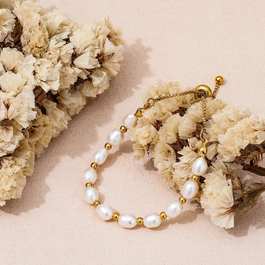 Maelle – Elegant Pearl & Gold Bracelet