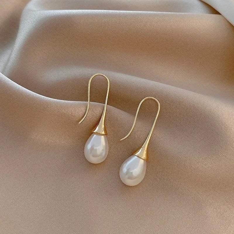 Calista – Classic Pearl Drop Earrings