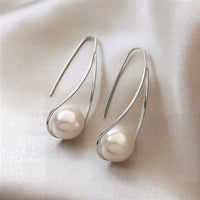 Calluna – Elegant Mystic Pearl Earrings