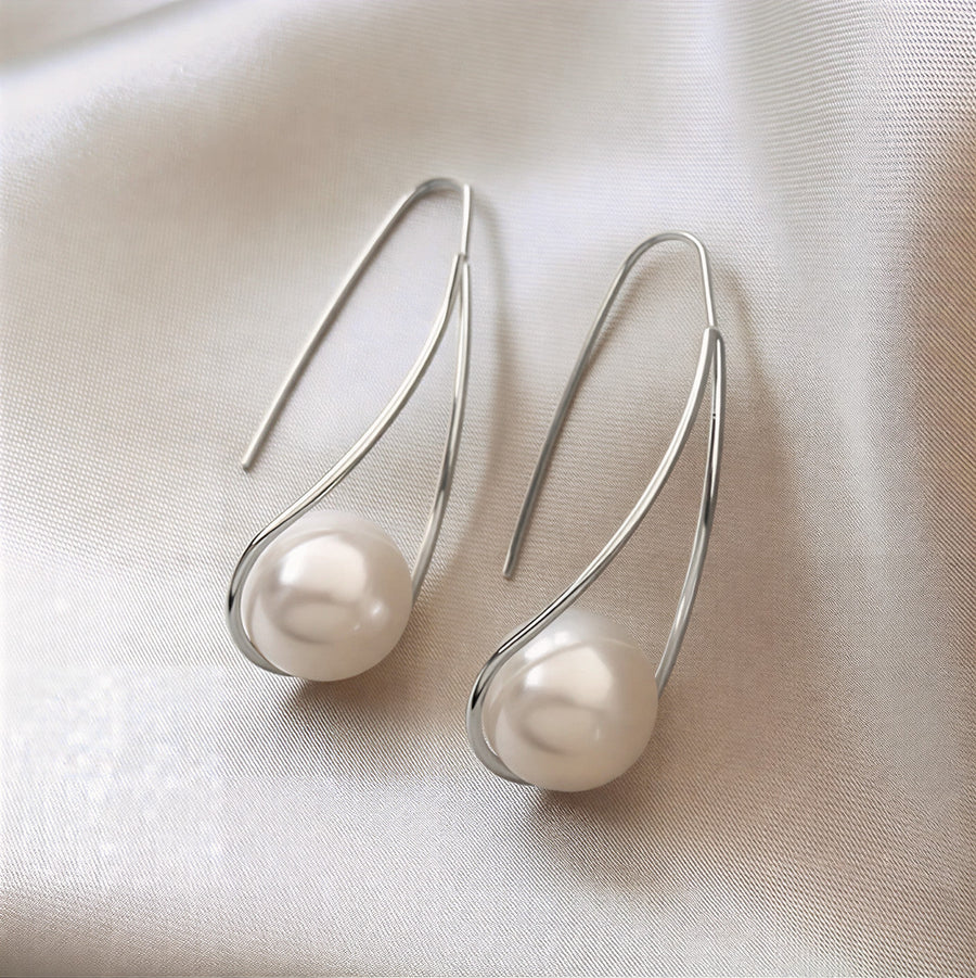 Calluna – Elegant Mystic Pearl Earrings