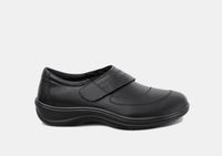 Delphine – Effortless Elegance in Timeless Black