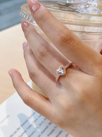 Sparkling Heart Ring collection