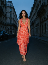 ELINA MAXI DRESS Red ambiance walking