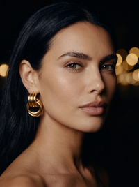 DIVINA STATEMENT HOOP EARRINGS model