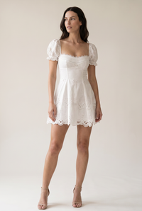 SARA MINI A3F White pose