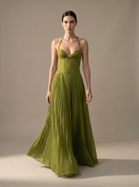 Green pose walking