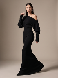 Black pose1